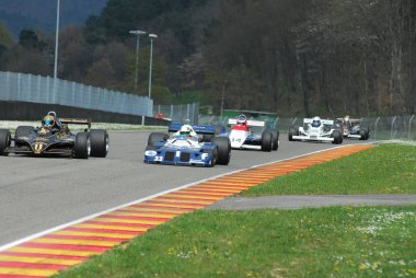 Mugello devre 1 Nisan 2007: bilinmeyen çalıştırmak klasik F1 araba 1976 Tyrrel P34 Ronnie Peterson ex / Patrick Depailler Mugello devre Mugello tarihi Festivali sırasında İtalya üzerinde.