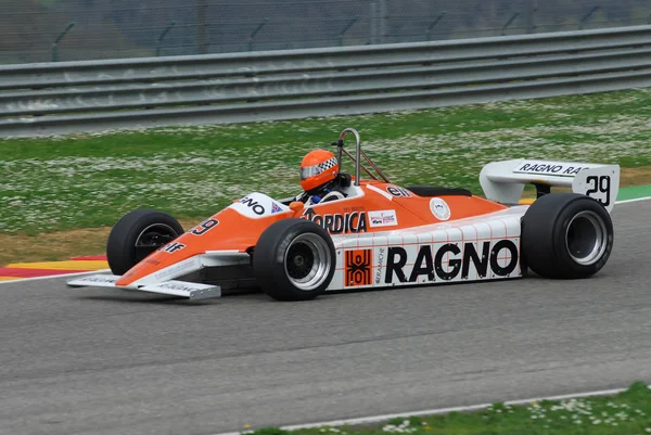 Mugello Circuit 2007. április 1.: ismeretlen futtassa a klasszikus F1 autó 1979-es nyilakat A4-es ex Siegfried Stohr a Mugello áramkört Olaszországban Mugello történelmi fesztivál ideje alatt. — Stock Fotó