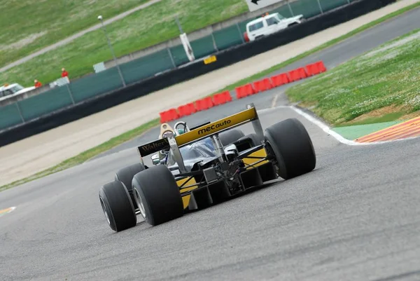 Mugello devre 1 Nisan 2007: bilinmeyen Mugello tarihi Festival süresince klasik F1 araba 1986 Minardi M186 Turbo devre Mugello İtalya üzerinde çalıştıracağınız.