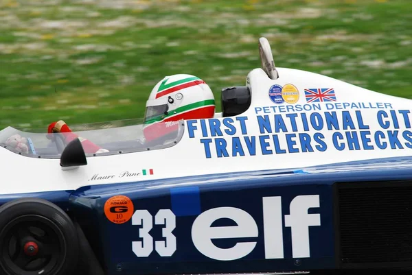 Mugello devre 1 Nisan 2007: bilinmeyen çalıştırmak klasik F1 araba 1976 Tyrrel P34 Ronnie Peterson ex / Patrick Depailler Mugello devre Mugello tarihi Festivali sırasında İtalya üzerinde.