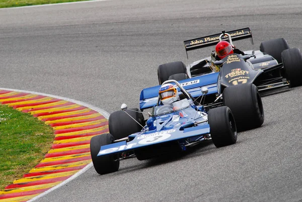 Mugello Circuit 2007. április 1.: ismeretlen futtassa a klasszikus F1 autó 1971 Tyrrel 001 Ford Cosworth ex Jackie Stewart a Mugello áramkört Olaszországban Mugello történelmi fesztivál ideje alatt. — Stock Fotó