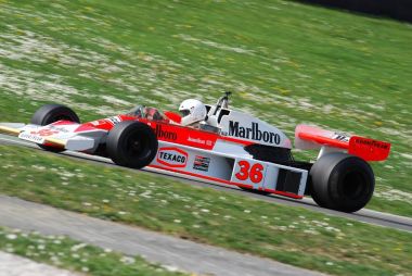 Mugello devre 1 Nisan 2007: bilinmeyen klasik F1 araba 1976 Mclaren M23 devre Mugello İtalya James Hunt eski Mugello tarihi Festival sırasında çalıştırmak.