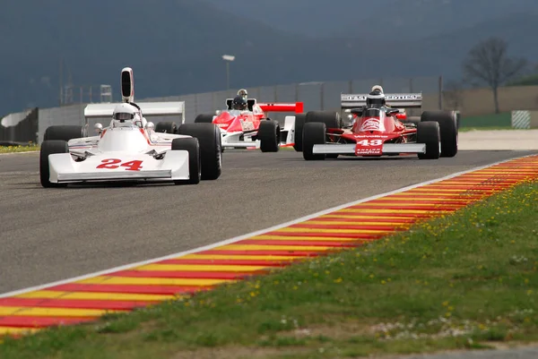 Mugello devre 1 Nisan 2007: bilinmeyen İtalya klasik F1 araba 1974 Hesketh 308 eski James Hunt Mugello devre Mugello tarihi Festival sırasında çalıştırmak.