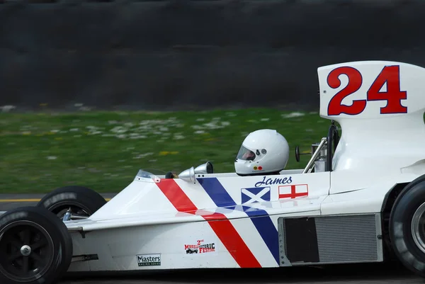 Circuit du Mugello 1er avril 2007 : Course inconnue sur Classic F1 Car 1974 Hesketh 308 ex James Hunt sur le circuit du Mugello en Italie pendant le festival historique du Mugello . — Photo