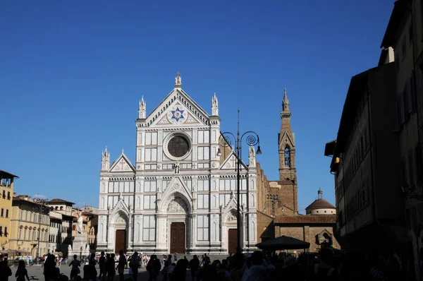 22 Ağustos 2017: Basilica of Santa Croce (Kutsal haç Bazilika) Floransa, Toskana, İtalya. Florence, Avrupa'nın popüler turizm.