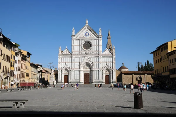 22 Ağustos 2017: Basilica of Santa Croce (Kutsal haç Bazilika) Floransa, Toskana, İtalya. Florence, Avrupa'nın popüler turizm.