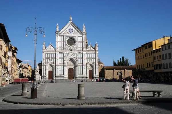 22 Ağustos 2017: Basilica of Santa Croce (Kutsal haç Bazilika) Floransa, Toskana, İtalya. Florence, Avrupa'nın popüler turizm.