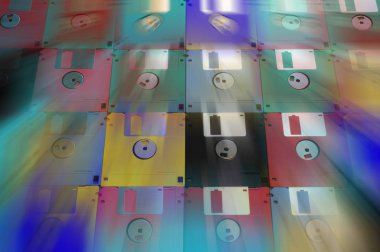 Çok renkli floppy disk 3.5 eski bilgisayarlar için. Arka plan olarak hizalanmış.