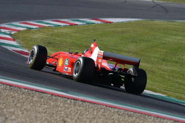 Mugello, αυτό, Οκτωβρίου 2017: Σύγχρονη εποχή Ferrari F1 στο mugello κύκλωμα στην Ιταλία κατά τη διάρκεια εκδήλωσης σχεδίουτης κόσμος Ferrari 2017. — Φωτογραφία Αρχείου