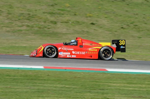 MUGELLO, IT, OCTUBRE 2017, Histórico Ferrari 333SP en el Circuito Mugello durante Finali Mondiali Ferrari 2017. italia —  Fotos de Stock