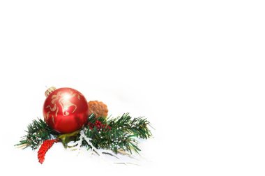 Beyaz arka planda izole edilmiş Noel süslemeleri