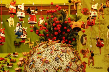 Noel süslemeleri bir pazarda. Xmas arka plan