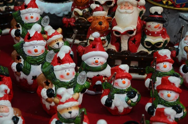 Noel süslemeleri bir pazarda. Xmas arka plan