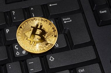 bilgisayar klavye üzerinde cryptocurrency beden bitcoin. kavram işletme finansal resmi