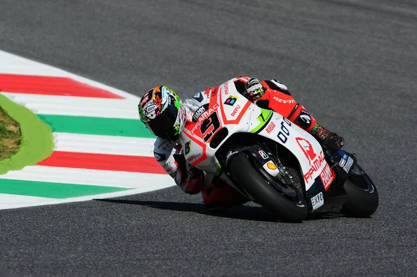 ムジェッロ イタリア イタリアのドゥカティ ライダー 2015年でダニロ ペトルッチ 2015 日にティム Motogp ムジェロ — ストック写真