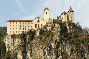 Bolzano yakınındaki Sabiona Manastırı. İtalya.