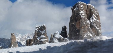 Cinque Torri Dolomites, Cortina d'Ampezzo grubunda. Veneto, İtalya