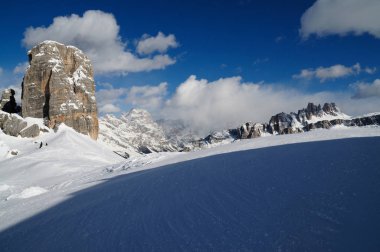 Cinque Torri Dolomites, Cortina d'Ampezzo grubunda. Veneto, İtalya