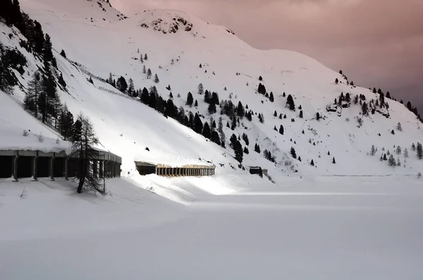 Kış Manzara Marmolada Dolomites Dağlar Grup Yakın Donmuş Fedaia Gölde — Stok fotoğraf