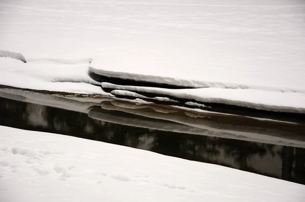 凍結湖 Braies Pragser Wildsee イタリアのドロミテ アルプスの冬景色 ヴァル プステリア イタリア — ストック写真