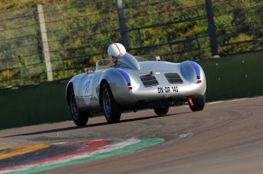 Imola Classic 22 Ekim 2016 - Porsche 550 A 1500 Rs 1958 İtalya Imola Circuit, uygulama sırasında Claudio Roddaro tarafından tahrik.