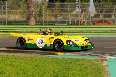 Imola Classic 22 Ekim 2016 - Ligier Js 3 Dfv 1971 İtalya Imola Circuit, uygulama sırasında bilinmeyen tarafından tahrik.