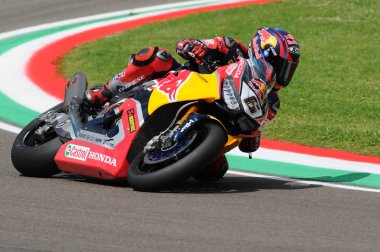 San Marino İtalya - Mayıs 12: Stefan Bradl Ger Honda Cbr1000rr Honda Dünya Superbike takım FIM Superbike 2017 Imola Circuit İtalya, Superbike eleme oturumu sırasında eylem.