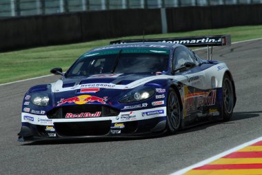 15 Eylül 2006: #33 Aston Martin Dbr9 Gt1 yarış İttifak motor sporları (A) takım Wendlinger tarafından tahrik / Peter FIA Gt Şampiyonası sırasında yuvarlak devre Mugello İtalya.