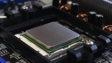 Teknisyen Cpu mikroişlemci bir anakart socket soketinden çıkarın. 4k, Ultra Hd, Hd video
