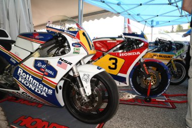 21 Nisan 2018: Honda Nsr 500 efsanevi sürücüsünün Freddie Spencer, Motor efsane Festivali 2018 İtalya Imola pistinde.