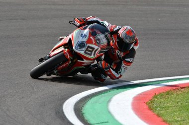 San Marino İtalya - 11 Mayıs 2018: Jordi Torres Esp Mv Agusta 1000 F4 Mv Agusta Reparto Corse takımı, eylem üzerinde 11 Mayıs 2018 Imola Circuit, İtalya Superbike eleme oturumu sırasında.