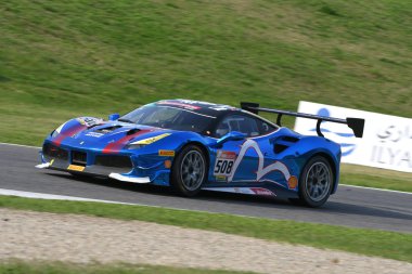 Mugello Circuit - İtalya, 25 Ekim 2019: Ferrari 488 yarışması Dünya Yarışı Finalleri sırasında İtalya 'da Mugello Pisti' nde.
