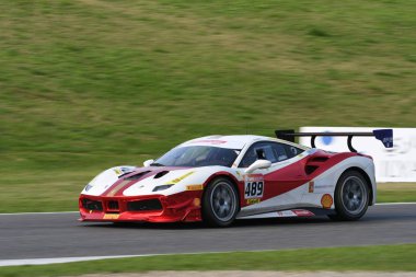Mugello Circuit - İtalya, 25 Ekim 2019: Ferrari 488 yarışması Dünya Yarışı Finalleri sırasında İtalya 'da Mugello Pisti' nde.