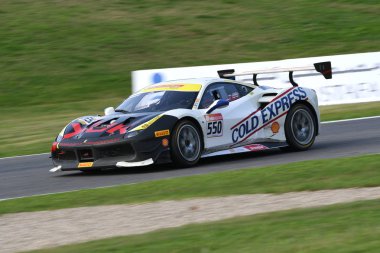 Mugello Circuit - İtalya, 25 Ekim 2019: Ferrari 488 yarışması Dünya Yarışı Finalleri sırasında İtalya 'da Mugello Pisti' nde.