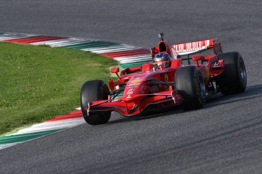 Mugello Pisti, 24 Ekim 2019: Ferrari F1model F12008 ex Kimi Raikkonen - Felipe Massa, İtalya 'daki Mugello Pisti' nde Finali Mondiali Ferrari 2019 sırasında iş başında.