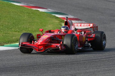Mugello Pisti, 24 Ekim 2019: Ferrari F1model F12008 ex Kimi Raikkonen - Felipe Massa, İtalya 'daki Mugello Pisti' nde Finali Mondiali Ferrari 2019 sırasında iş başında.