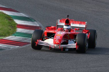 Mugello Pisti, 24 Ekim 2019: Ferrari F1 modeli F2005 eski Michael Schumacher - Rubens Barrichello İtalya 'daki Mugello Pisti Finali Mondiali Ferrari 2019 sırasında iş başında.
