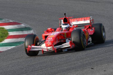 Mugello Pisti, 24 Ekim 2019: Ferrari F1 modeli F2005 eski Michael Schumacher - Rubens Barrichello İtalya 'daki Mugello Pisti Finali Mondiali Ferrari 2019 sırasında iş başında.