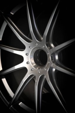 Alaşımlı tekerleklerin ayrıntıları. makro çekim