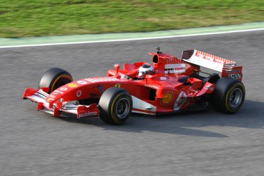 Mugello Pisti, 24 Ekim 2019: Ferrari F1 modeli F2005 eski Michael Schumacher - Rubens Barrichello İtalya 'daki Mugello Pisti Finali Mondiali Ferrari 2019 sırasında iş başında.