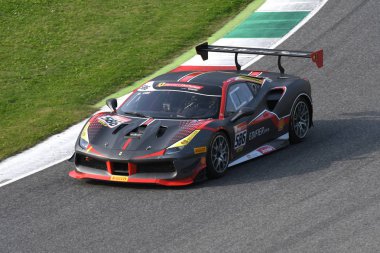 Mugello Circuit - İtalya, 25 Ekim 2019: Ferrari 488 yarışması Dünya Yarışı Finalleri sırasında İtalya 'da Mugello Pisti' nde.