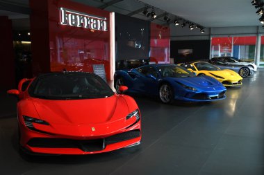 Mugello Pisti, 25 Ekim 2019: Ferrari Sf90 Stradale 'in ayrıntıları İtalya' daki Mugello Pisti 'nde Finali Mondiali Ferrari 2019 sırasında sergilenmektedir..