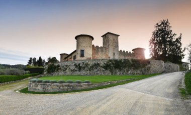 Floransa, Nisan 2019 Mercatale Val di Pesa yakınlarındaki Gabbiano Kalesi. Toskana, İtalya.