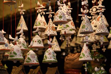 Florence, Aralık 2019: Florence City 'nin merkezindeki Santa Croce Meydanı' nda Noel süsleri. İtalya