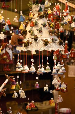 Florence, Aralık 2019: Florence City 'nin merkezindeki Santa Croce Meydanı' nda Noel süsleri. İtalya
