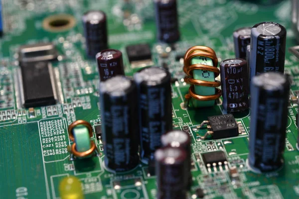 Detalle Extremo Los Componentes Electrónicos Una Placa Base Moderna Condensadores — Foto de Stock