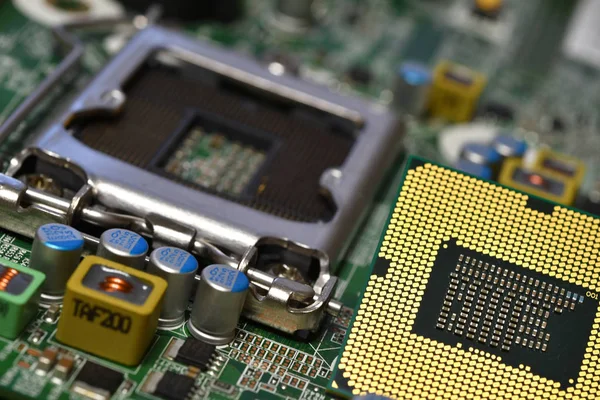 Detalhe Cpu Chip Sobre Soquete Uma Placa Mãe Computador Moderno — Fotografia de Stock