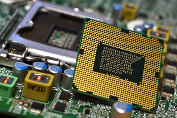 Detalhe Cpu Chip Sobre Soquete Uma Placa Mãe Computador Moderno — Fotografia de Stock