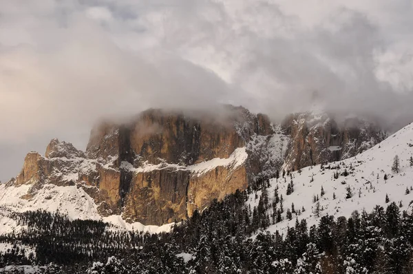 ドロマイトのセラ山脈グループは 冬の間にパス ポルドイから見られます イタリアの南チロル — ストック写真