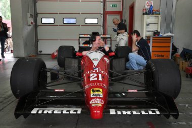 6 Mayıs 2018: İtalya 'daki Imola Pisti' nde Minardi Tarihi Günü sırasında tarihi Formula 1 1990 Scuderia Italya Dallara Bms F190 ile bilinmeyen bir çalışma.